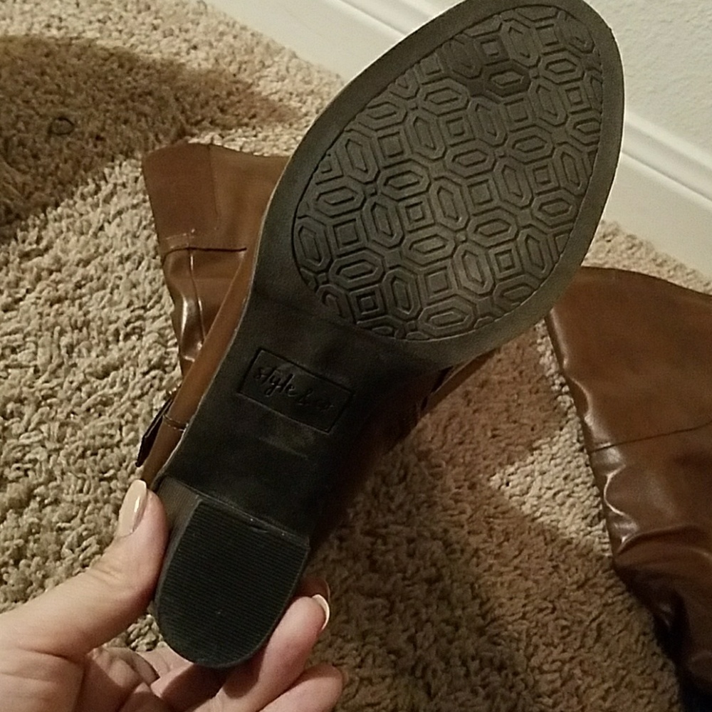 Boots - Picture 2 of 3